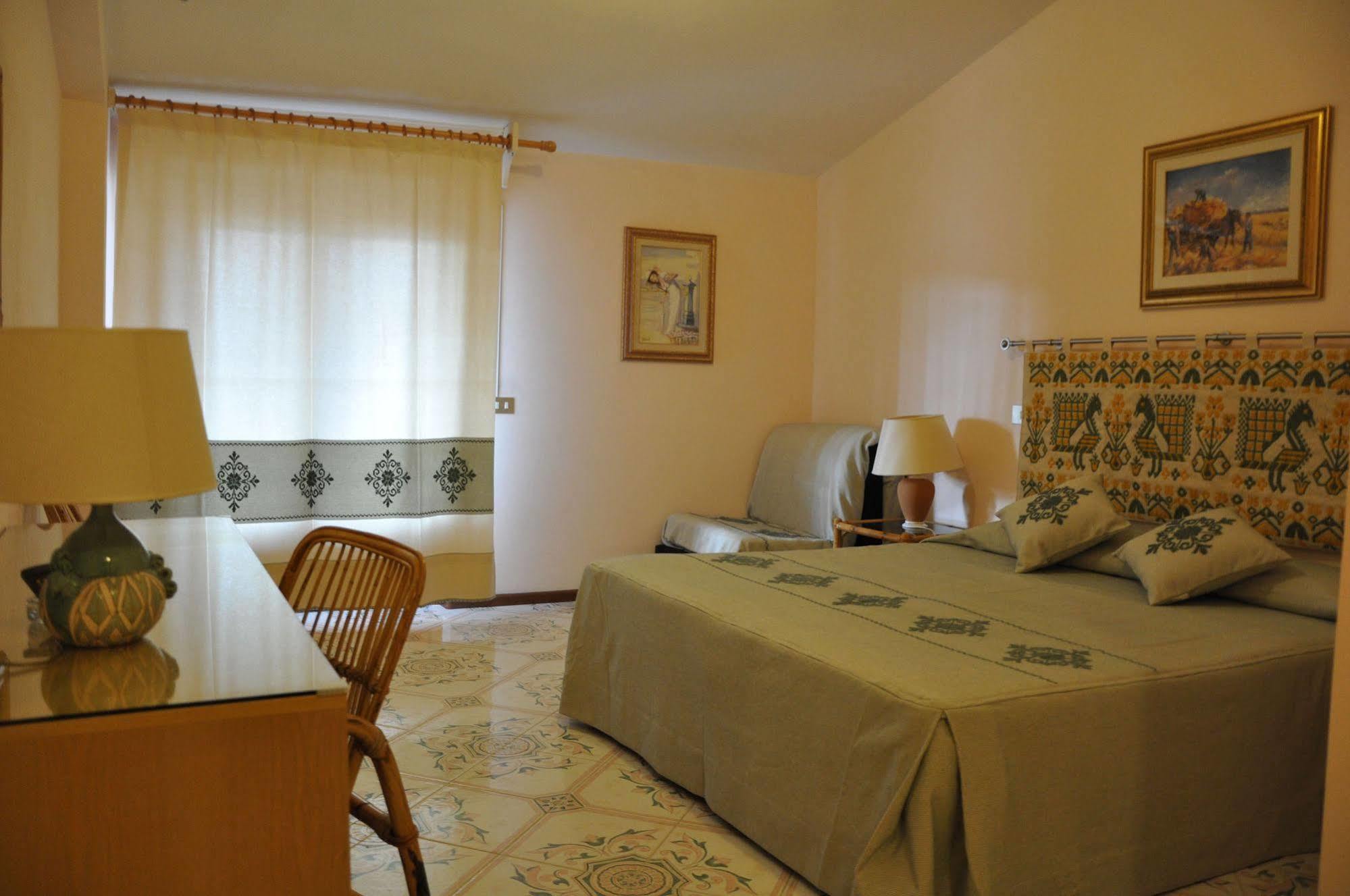 Hotel L'Oasi Cala Gonone Kültér fotó