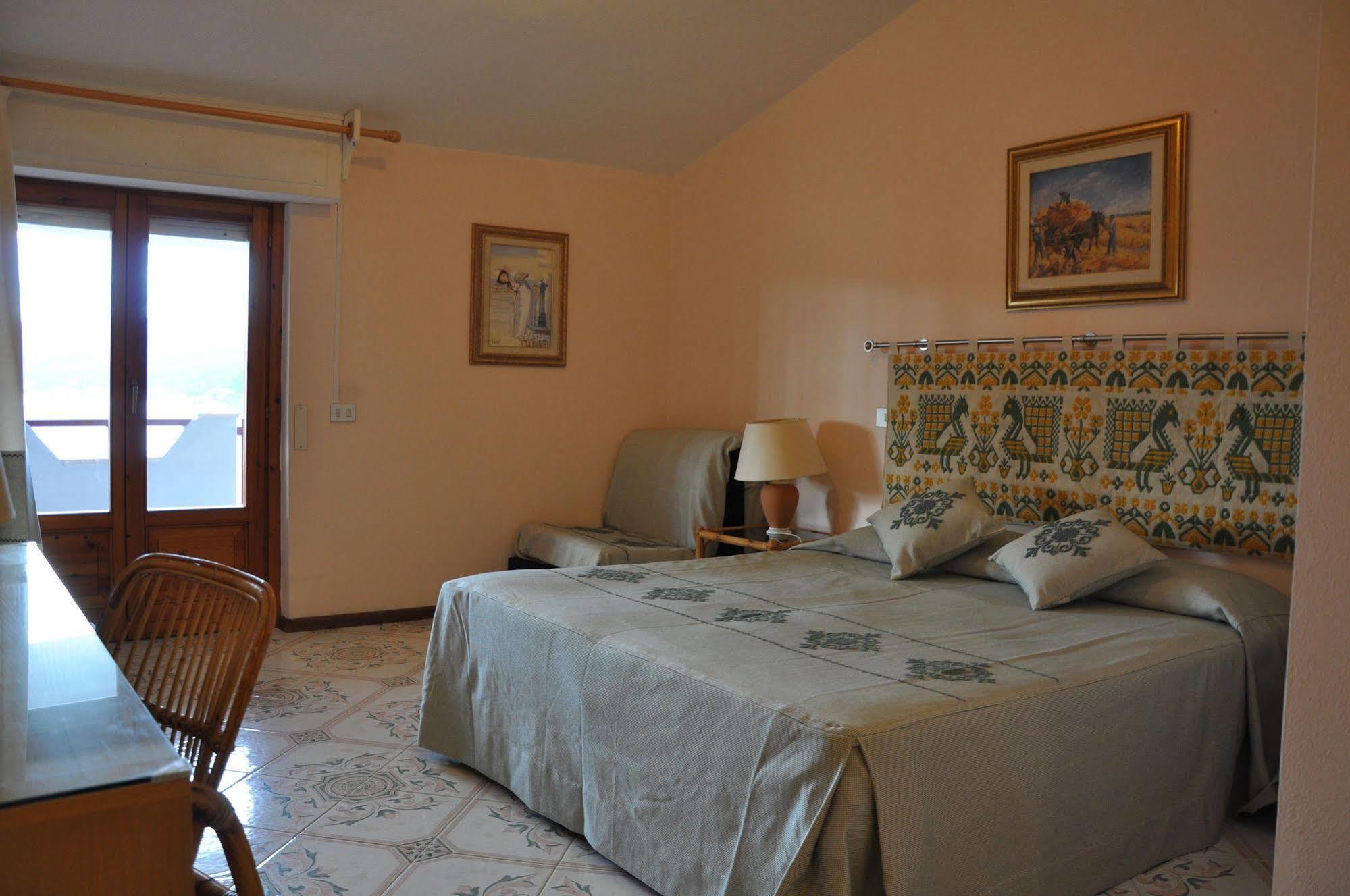 Hotel L'Oasi Cala Gonone Kültér fotó